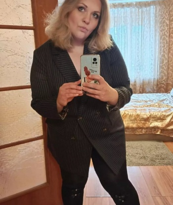 Я уже имею обширный опыт в мире наслаждений и готова подарить тебе незабываемые моменты, чтобы ты почувствовал себя особенным.
💃 Со мной ты сможешь окунуться в мир страсти и наслаждения, испытать все, о чем только мечтал. Я доступна для приятных встреч и долгих ночей любви.
🔥 Мои услуги включают классический секс, минет, массаж, ролевые игры и многое другое. Я открыта для экспериментов и готова подстроиться под тебя. Кроме того, я могу стать прекрасной компаньонкой на различные мероприятия или просто для приятного времяпровождения.
🌟 Отзывы обо мне говорят сами за себя: мои клиенты остаются довольными и возвращаются ко мне снова и снова.
📷 В моем профиле ты можешь увидеть несколько фотографий, которые демонстрируют мои прекрасные формы.
⛩️ Не откладывай встречу на потом, ибо я настоящая прекрасная девушка, живущая в Москве. Сделай шаг к незабываемому сексуальному опыту и свяжись со мной прямо сейчас. Я уже жду тебя! Ирочка